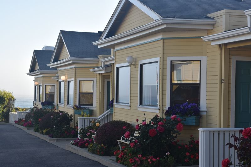 Inns and Lodges That Embrace Warm, Winter Lighting