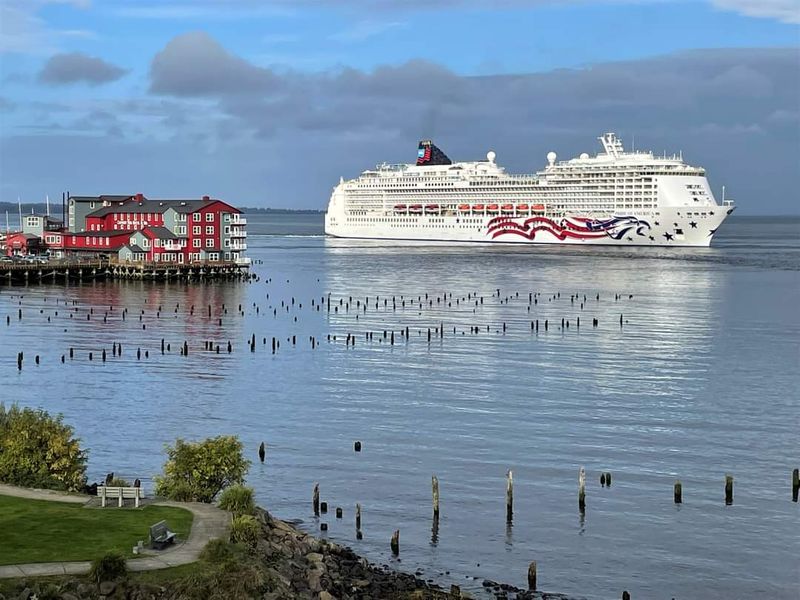 A Waterfront That Changes by the Minute