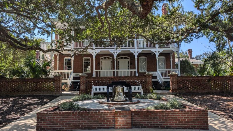 A Complement to the Harbor Rather Than a Replica