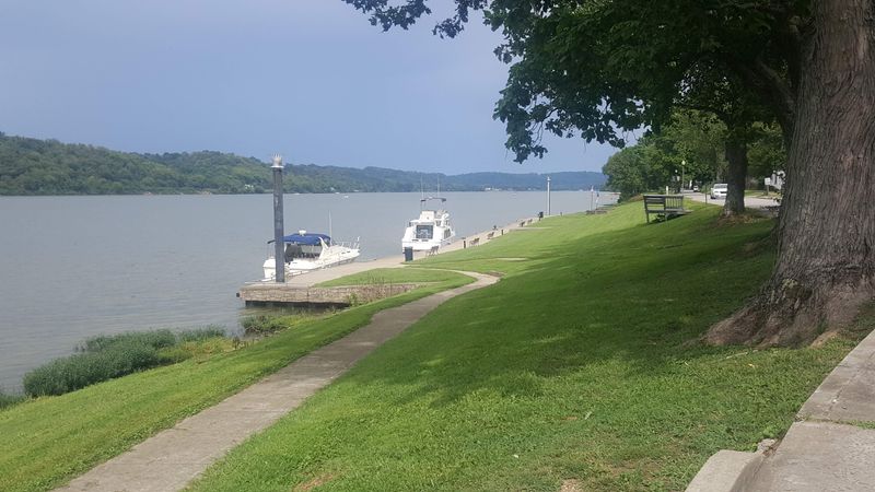 Riverfront Views That Slow Travelers Down Instantly