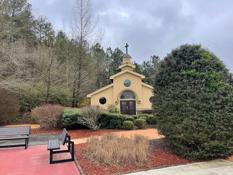 Local Lore That Frames the Town’s Nighttime Personality