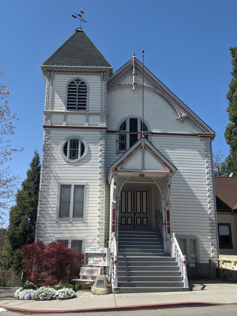 Alleyways That Hold onto Deep Shadow