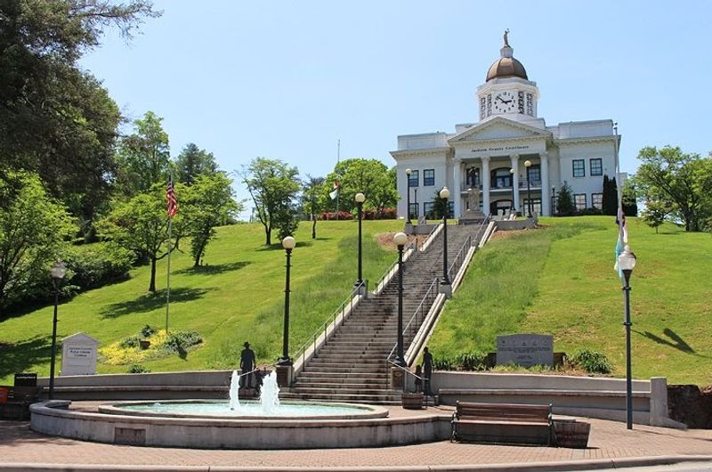 A Small Town That Matches the Train’s Spirit