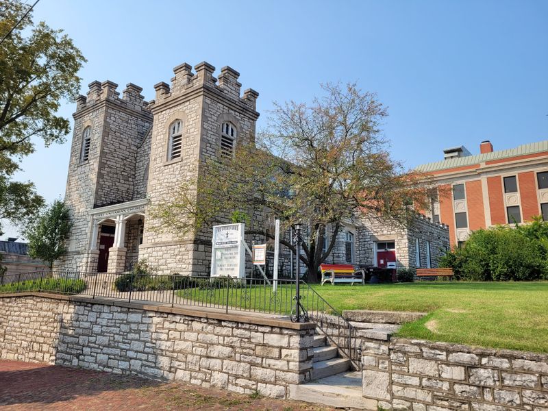 Jackson Avenue and Its Lantern-Like Windows
