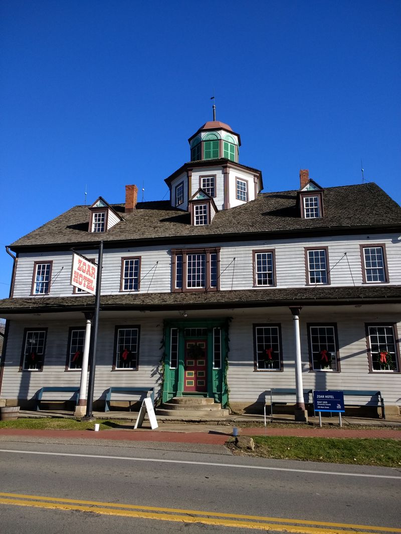 An Ohio Holiday Setting That Feels Timeless