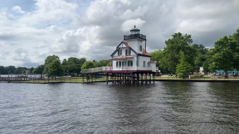 Edenton Waterfront Stroll and Historic Homes