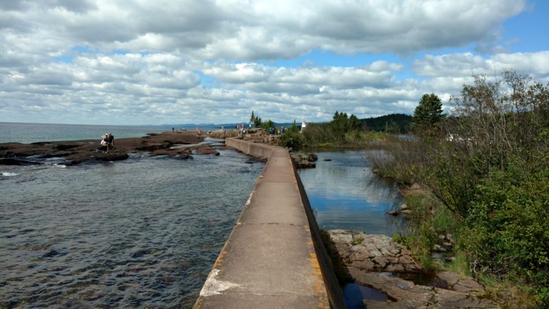 Shoreline Paths That Bring Travelers Close to the Lake’s Edge