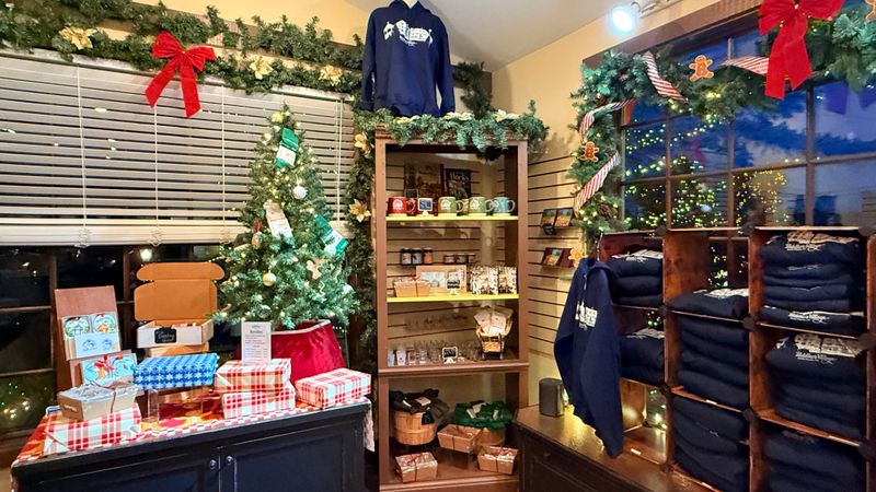 Dining and Shops That Extend the Experience