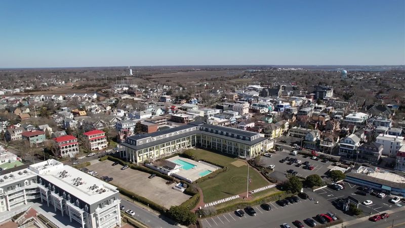 Historic Inns That Glow Like Lanterns at Dusk