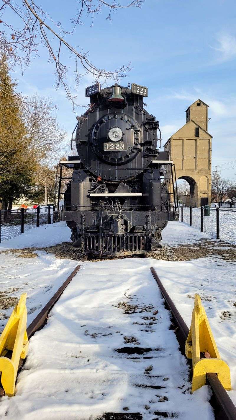 A Community That Embraces Its Cold Season Beauty