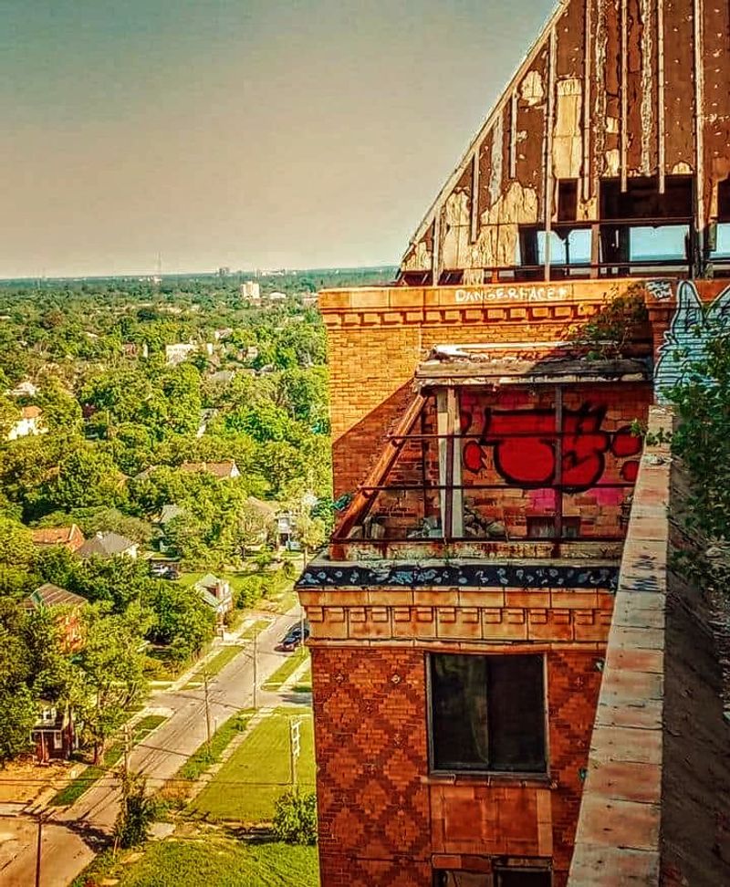 Art deco character in living color