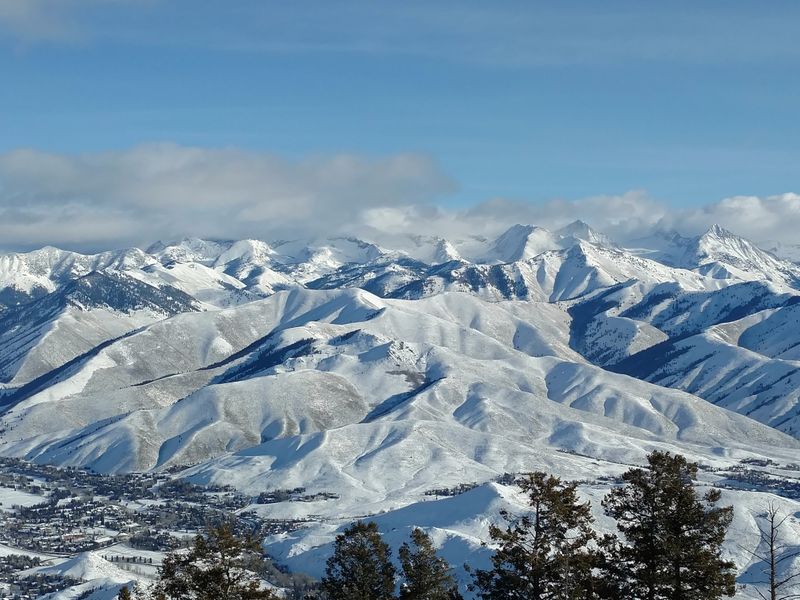 Mountain Views That Frame Every Moment With Calm Beauty