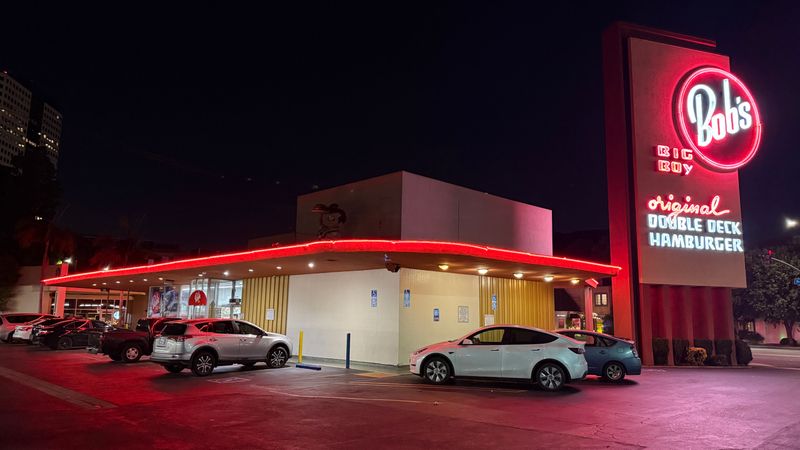 Bob’s Big Boy, 4211 W Riverside Dr, Burbank, CA 91505