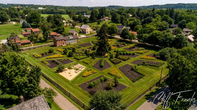 Gardens That Stay Peaceful in Winter Stillness