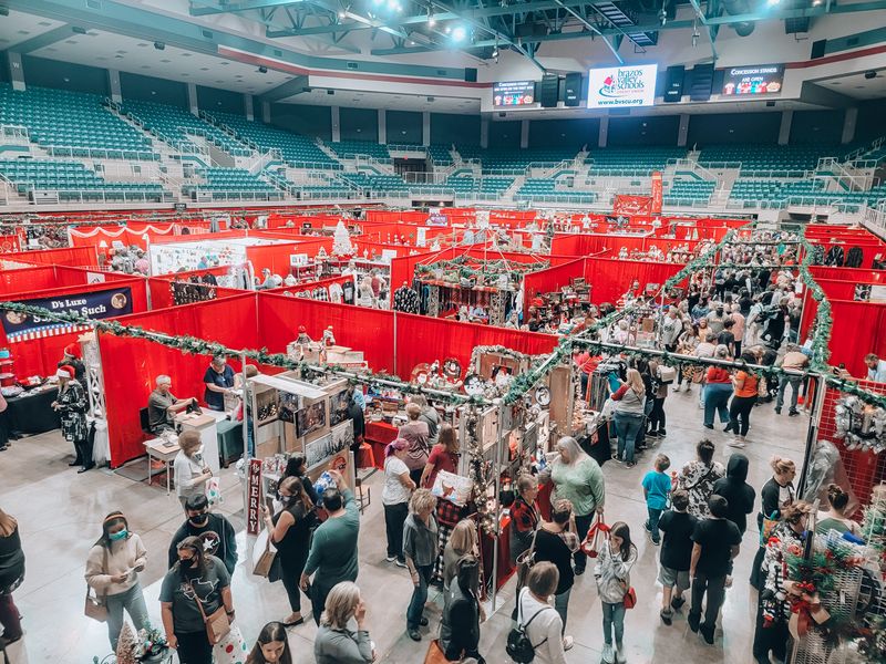 December First Friday Holiday Lighting & Art Market (Silverthorne)