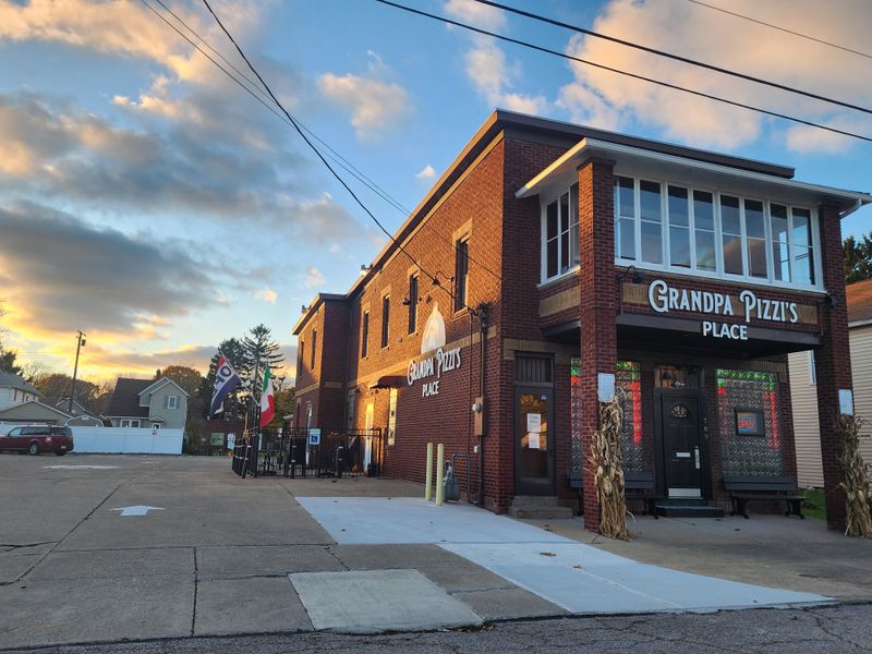 Grandpa Pizzi's Place, 294 Main St, Conneaut, OH 44030