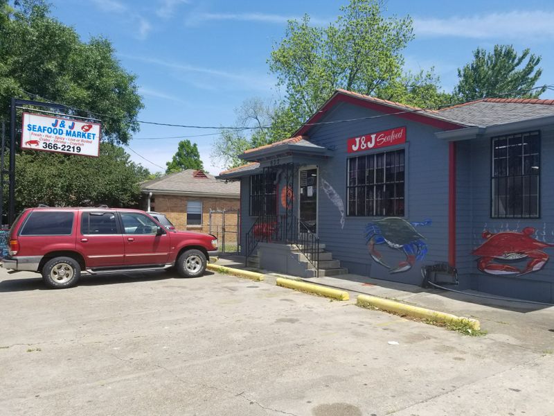 J & J Seafood, 632 Franklin St, Gretna, LA