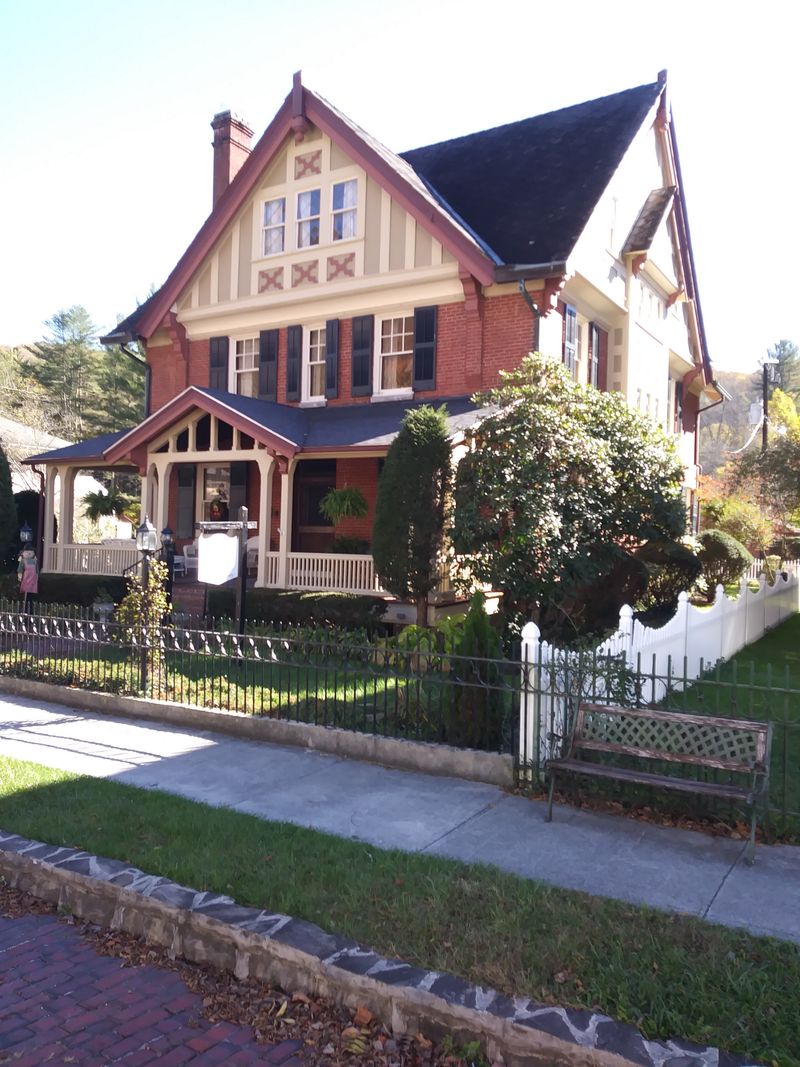 Bramwell: Millionaire Town in Coal Country