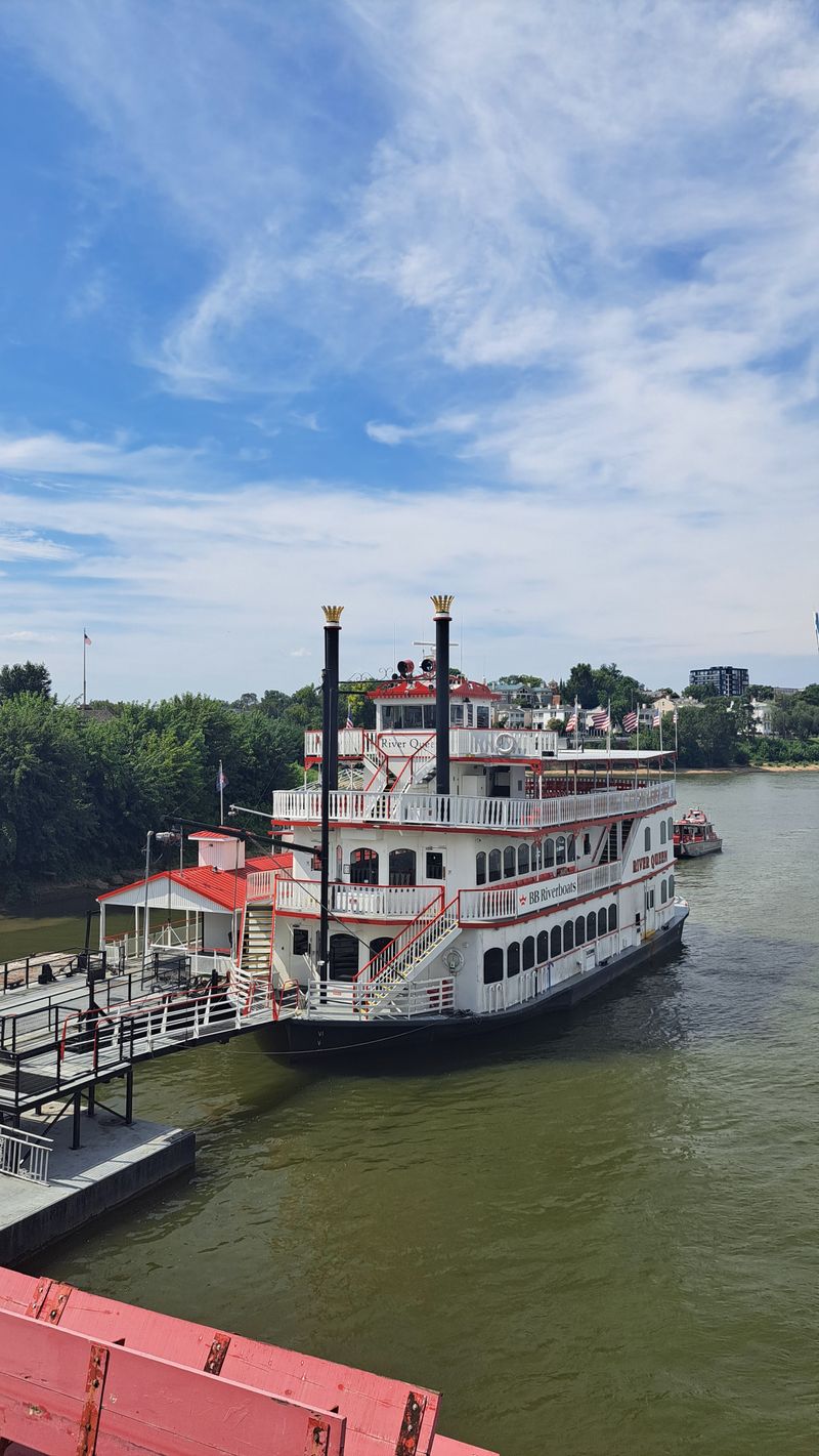BB Riverboats at Newport on the Levee