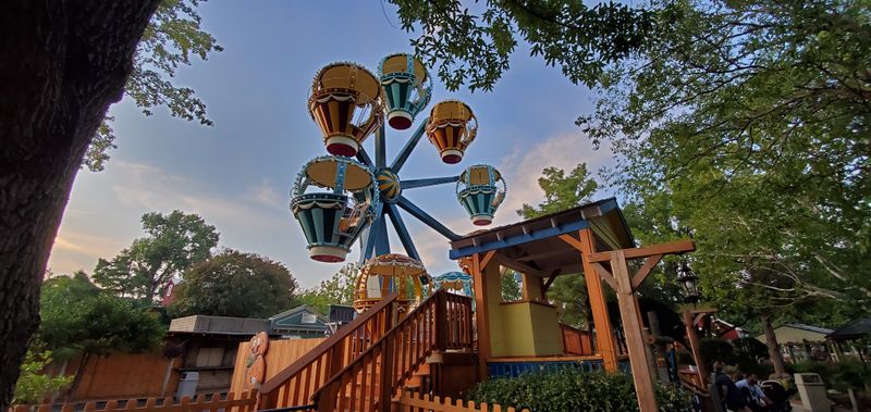 Wedgewood Village Summers In Northwest Oklahoma City