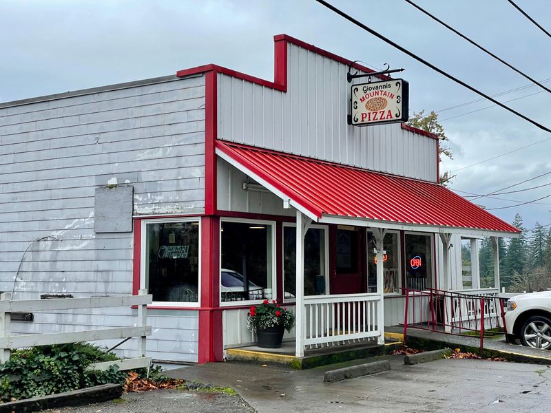 Giovanni's Mountain Pizza