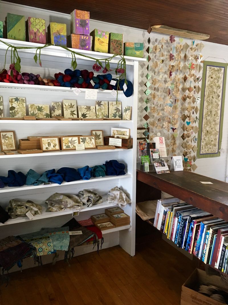 Charming Local Art and Craft Scenes