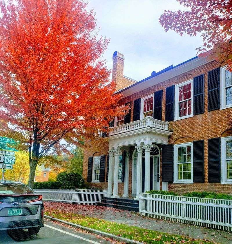 Holiday Decor That Highlights Rather Than Hides History