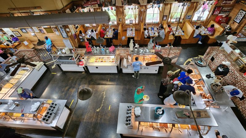 Mama Hamil's (All You Can Eat Southern Soul Food), 5035 Hwy 51 N, Canton, MS 39046