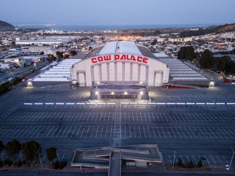 Immersive Victorian Atmosphere