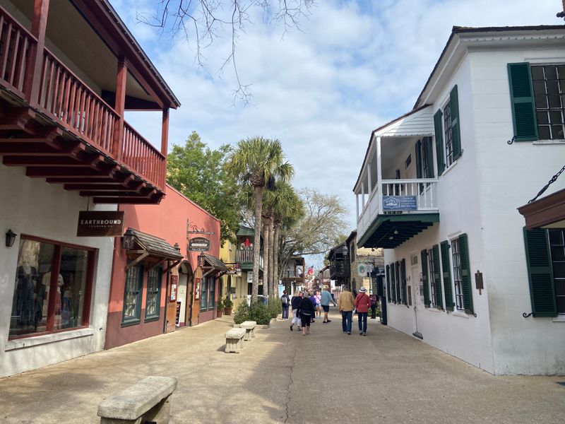 St. George Street, lively strolls without traffic