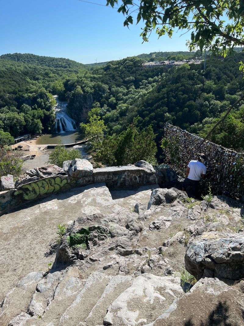 Scenic overlooks and photo strategy