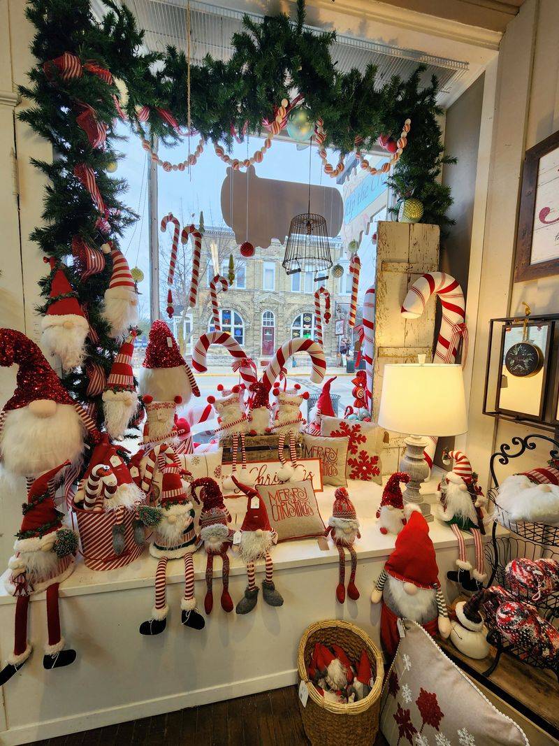 Holiday Windows and Courtyards Ramble