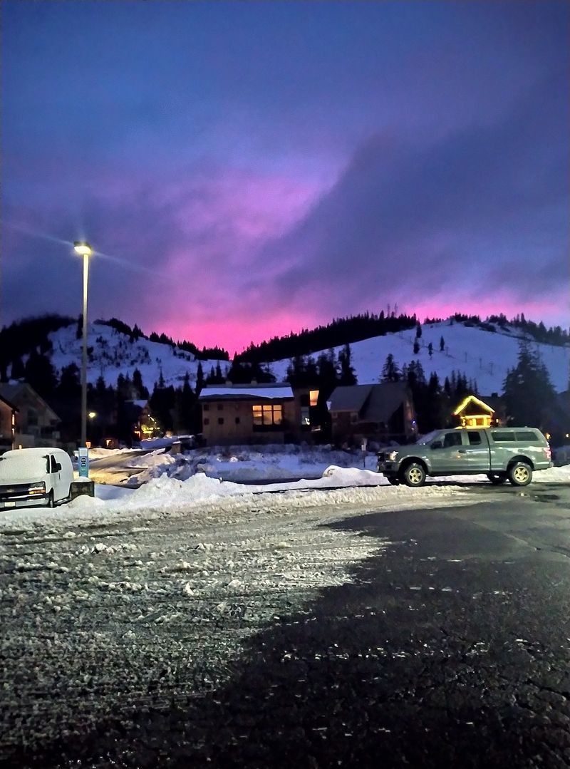 Snoqualmie Pass - Nordic and Village Feel