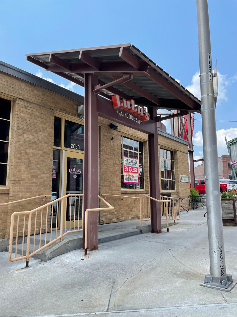 Lulu's Thai Noodle Shop, Crossroads