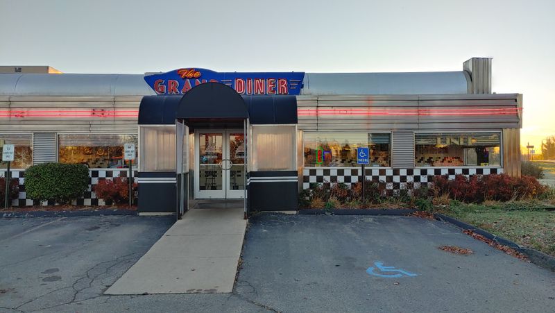 The Grand Diner, Novi