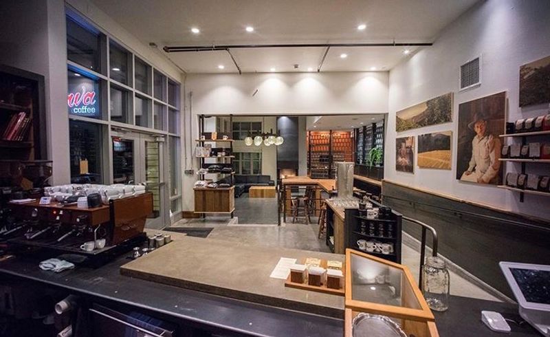 Favor Independent Coffeehouses With Warm Interiors