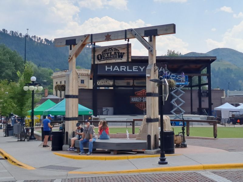 Community Christmas & Tree Lighting at Outlaw Square