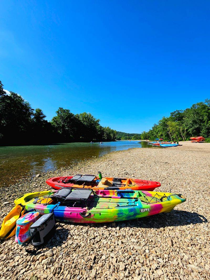 Paddling the Illinois River Through Scenic Ozark Foothills