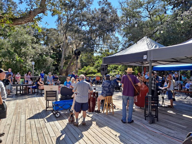 Prepared Foods That Mirror the Surrounding Waters