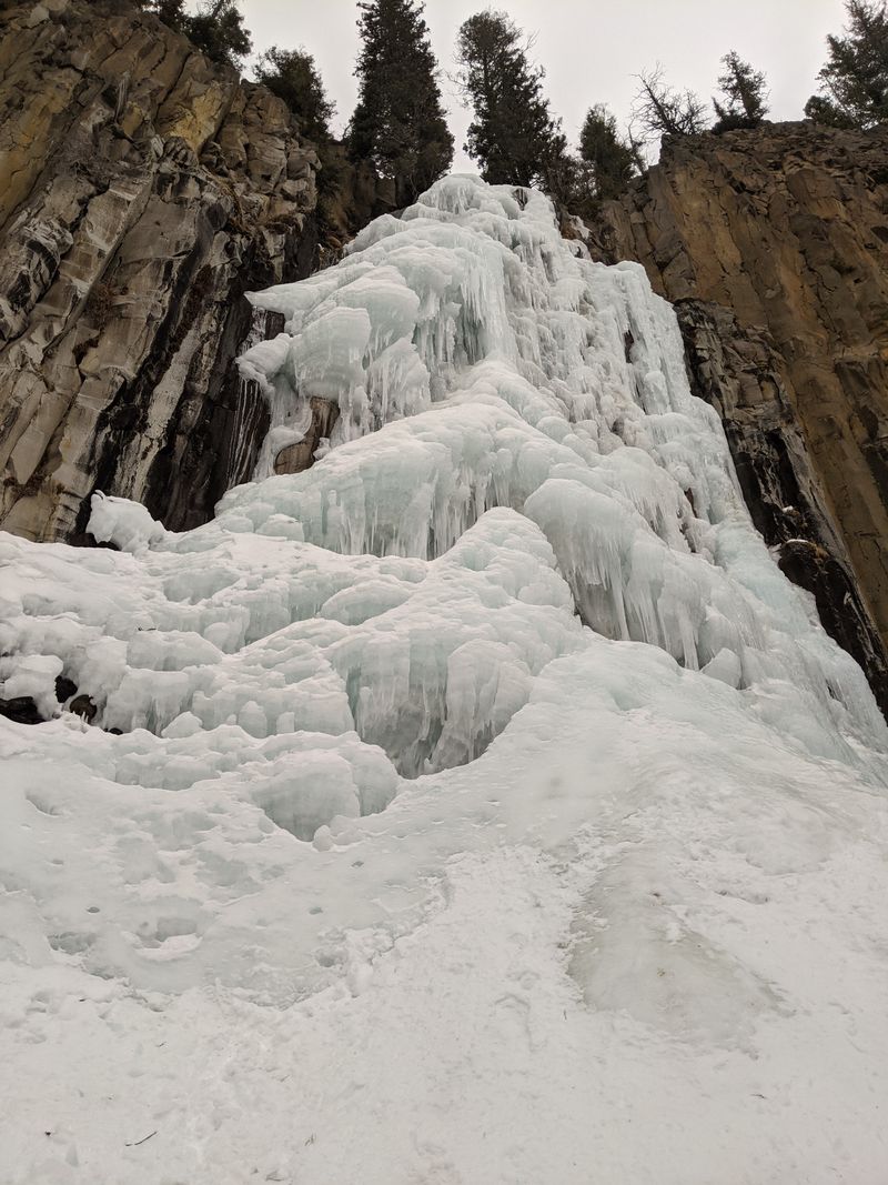 Palisade Falls in Frozen Stillness
