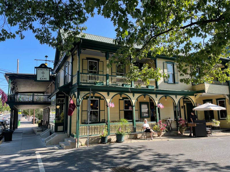 A Dining Room Made For Conversations