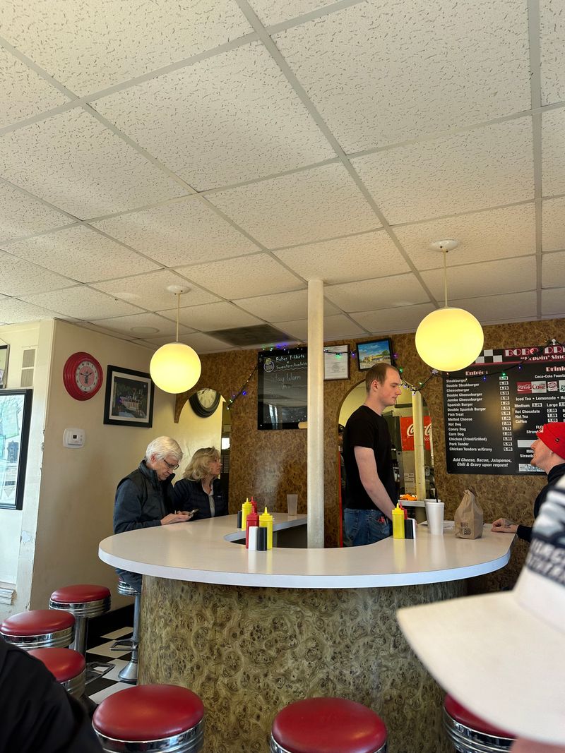 Warm Service That Keeps the Community Connected