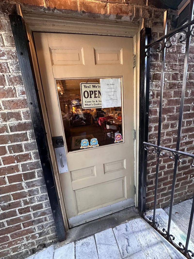 A predictable lunch window that simplifies planning