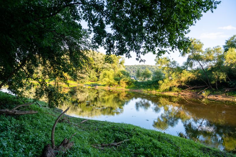 Riverside parks for unhurried hours