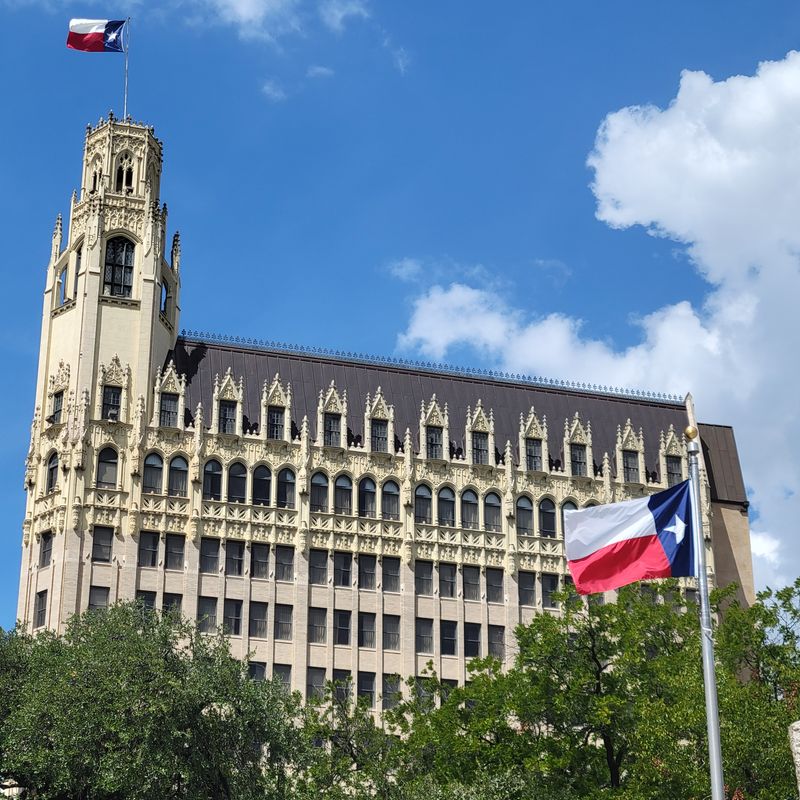The Alamo's Short Tour and Crowds