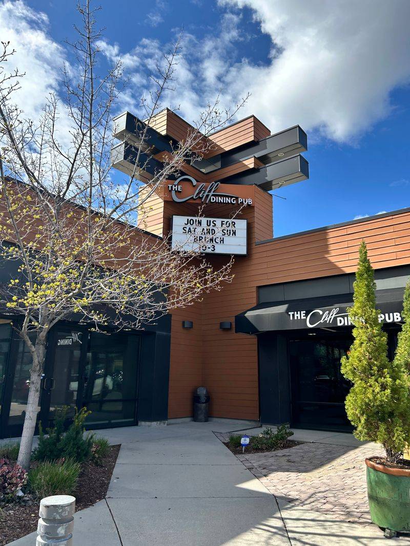 The Cliff Dining Pub