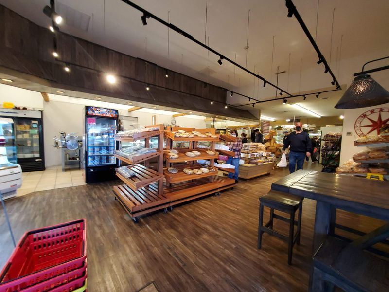 Cozy Dutch Country Market In Laurel