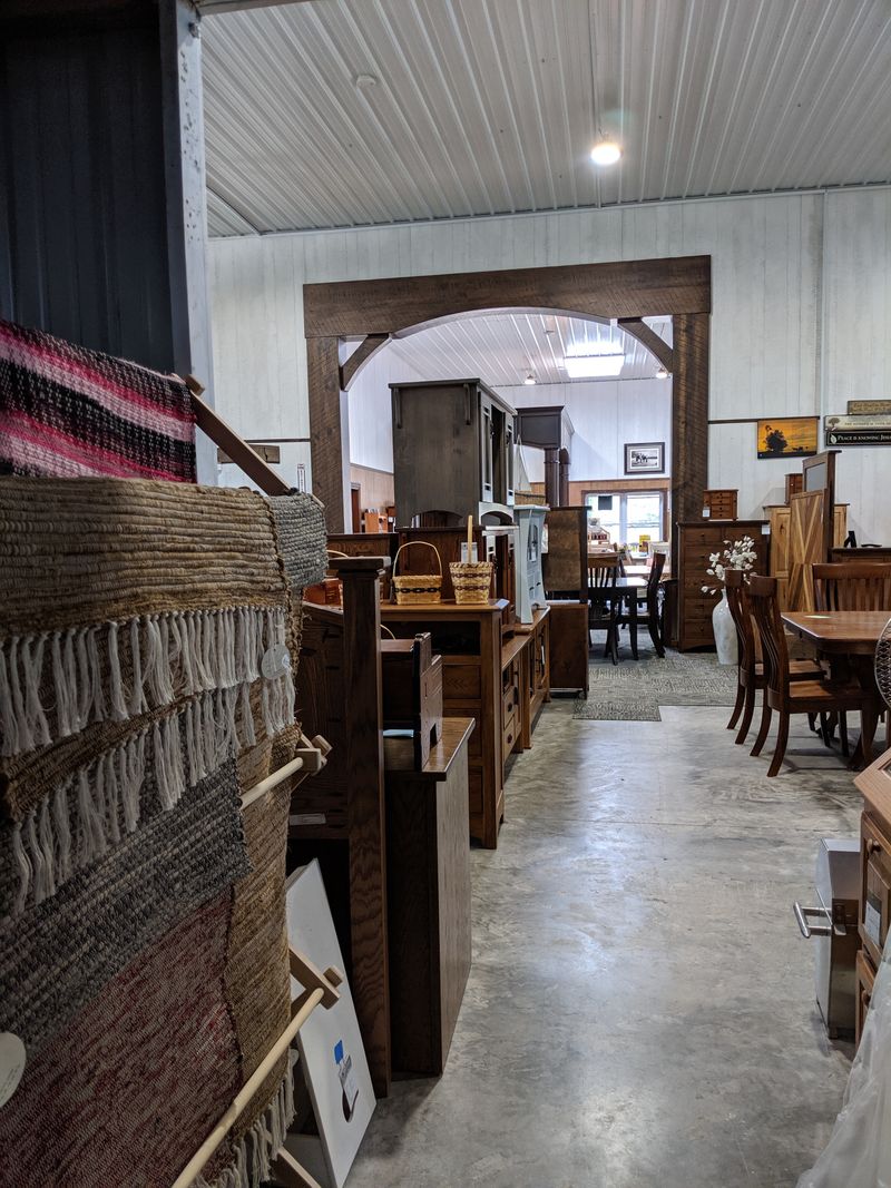 Maintaining Simple Decor Without Modern Entertainment Features