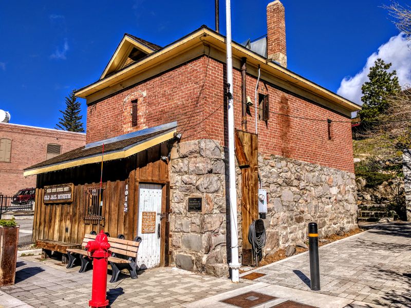 Old Wooden Homes That Look Built for the Season