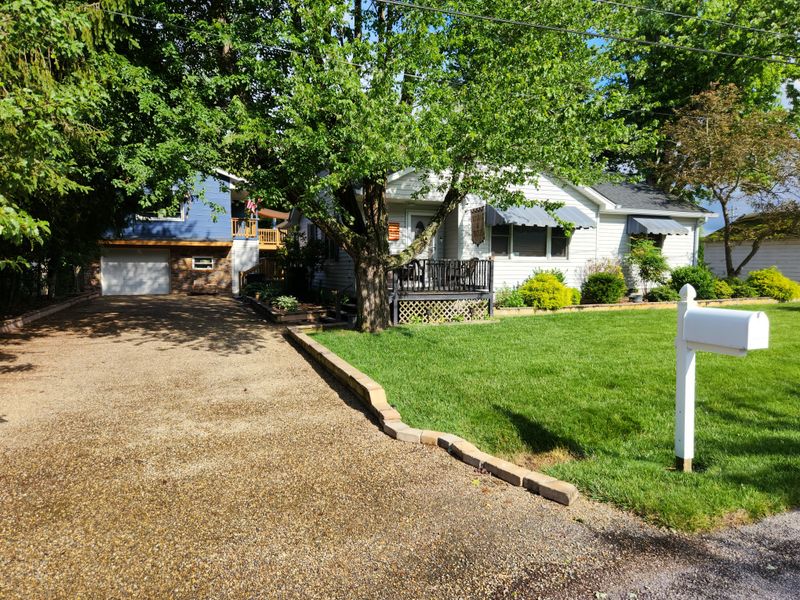 Hendersonville Main Street Porch Vibe